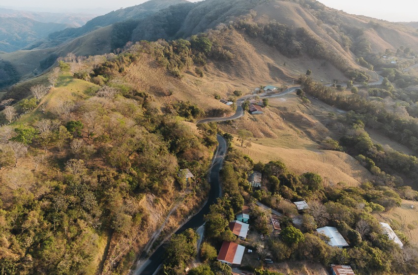 Dronenbild der Landschaft in Costa Rica