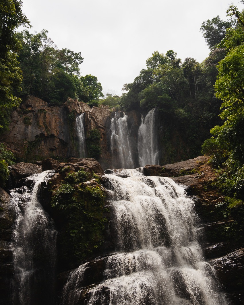 riesiger Wasserfall in Uvita