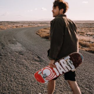 This photo of Julian was taken last year in April on Fuerteventura. 🌞🛹
.
If we are honest, we can hardly wait to feel the first warming sunrays of the year on our skin again. We are not made for German winters and usually escape - when it gets really cold towards February/March - to warmer or more tropical countries to shorten the cold time of the year.
.
Julian is just drawn back to the surfboard and so we'll do some research tomorrow to see if we can't get a few days of warmer temperatures - even though tropical destinations are a little more difficult. 
.
↪️ What are your tips for coming through long winters? 
.
#wavesnbackpack #canaries #fuerteventura #europetravel #canariesislands #ilescanaries #fuerteventuraisland #travelstoke #wonderlustspain #travelspain #spainlovers #spaintrip #traveltagged #topspainphoto #liveforthestory #spain_gems #fuerteventuraisland  #digitalnomads #saltysoul